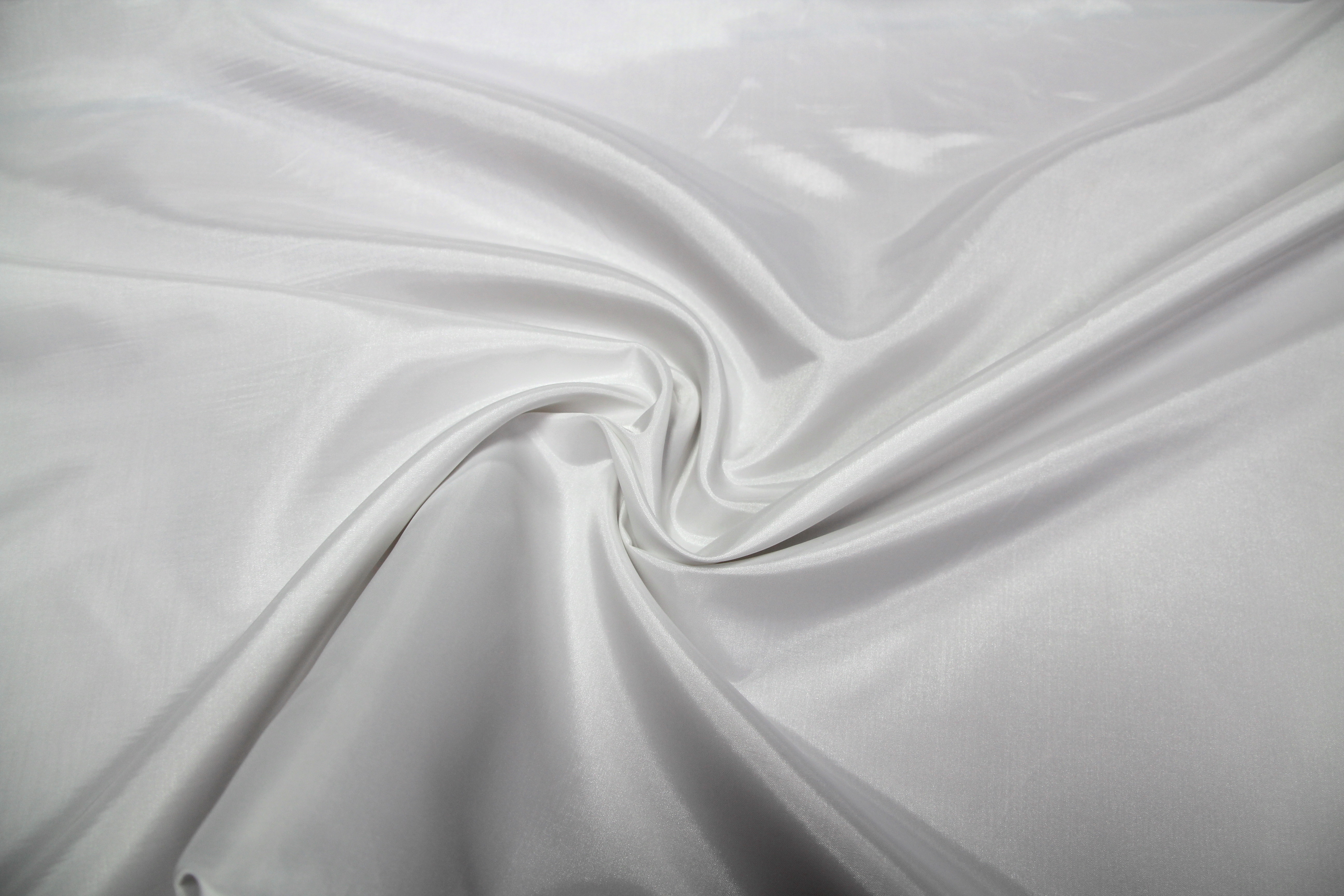 * REMNANT - Ivory Light-Weight Fine Lining - Backstreet Bargains