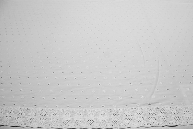 White Double-Scalloped Embroidered Cotton New Image