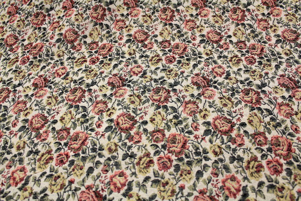 Dainty Roses Tapestry
